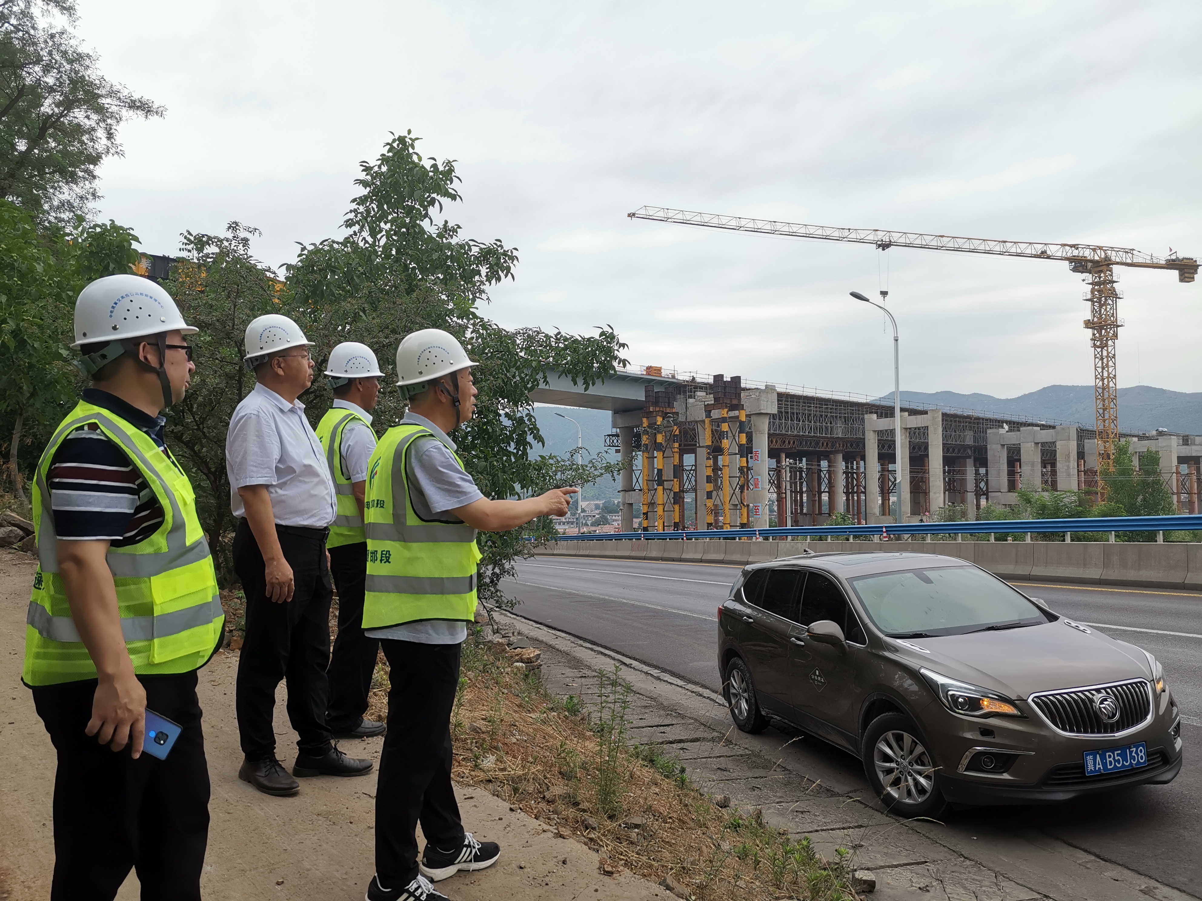 E:\桌面\3.jpg E:\桌面\3.jpg