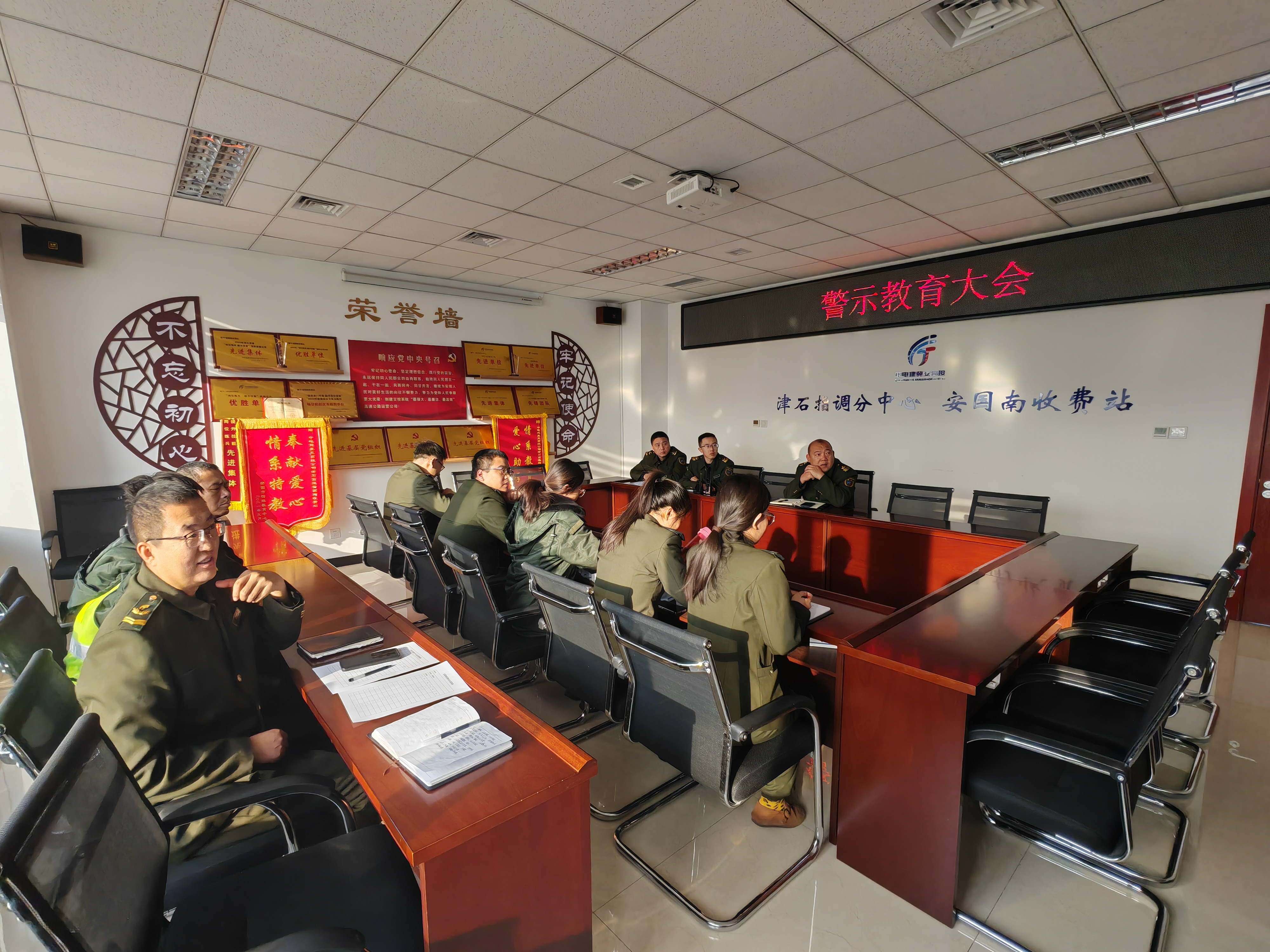 12.25无屏幕.jpg 12.25无屏幕.jpg