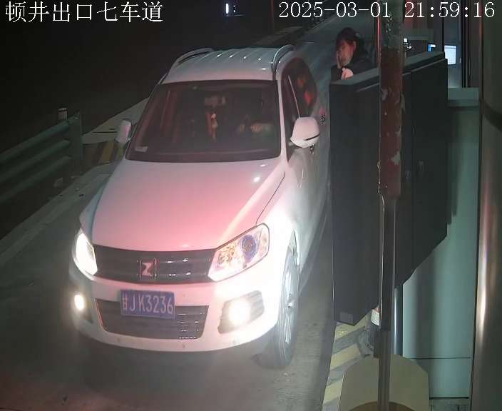 顿井出口七车道 (服务器)_001_2025-03-01-21-59-17.jpg